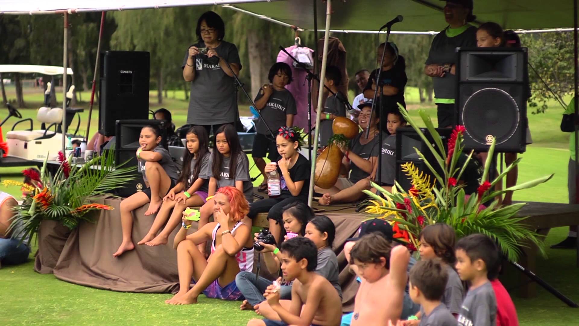 You are currently viewing Traditional Hawaiian Games To Play At A Luau