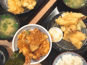 イキキで味わう秘伝のタレ、行列のできる店「金子半之助」の天丼