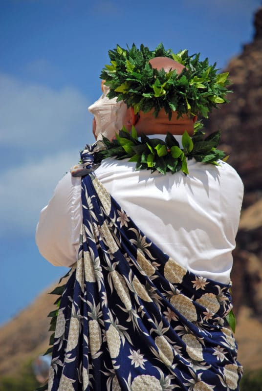 Oahu Ash scattering ceremony with kumu in Hawaii